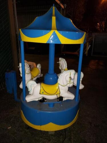 KIDDIE RIDE 3 HORSE BLUE TOP CAROUSEL