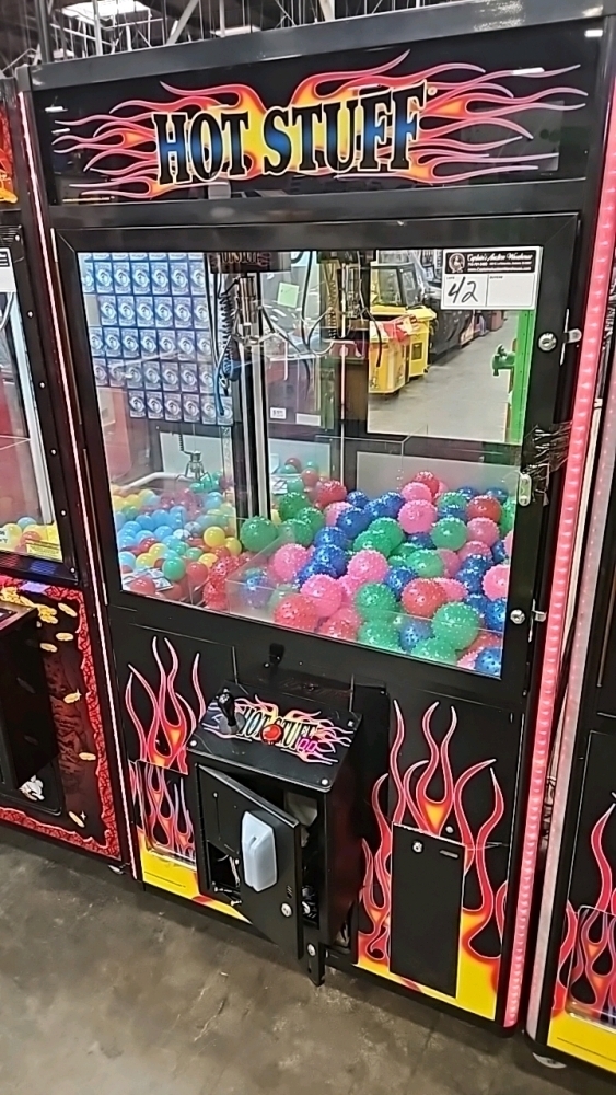 30 HOT STUFF PLUSH CLAW CRANE MACHINE