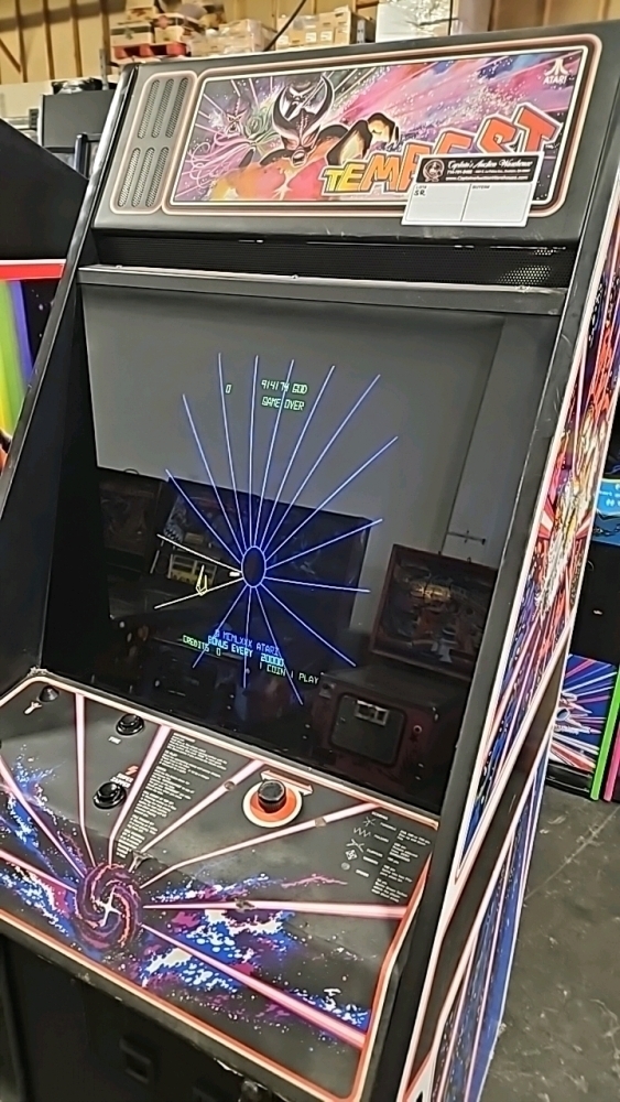 TEMPEST CLASSIC UPRIGHT ARCADE GAME ATARI COLOR VECTOR MONITOR