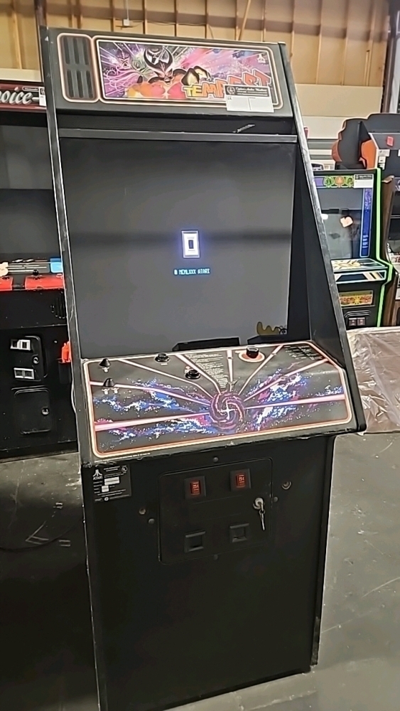 TEMPEST CLASSIC UPRIGHT ARCADE GAME ATARI COLOR VECTOR MONITOR
