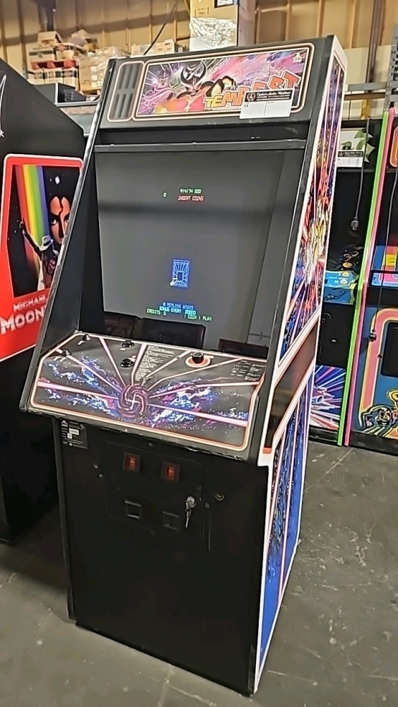 TEMPEST CLASSIC UPRIGHT ARCADE GAME ATARI COLOR VECTOR MONITOR