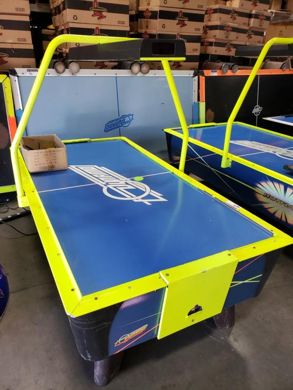 AIR HOCKEY DYNAMO HOT FLASH W/ OVERHEAD SCORING