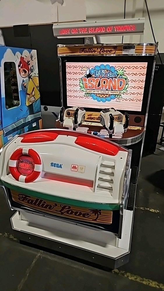 LET'S GO ISLAND FIXED GUN SHOOTER ARCADE GAME SEGA W/ SEAT