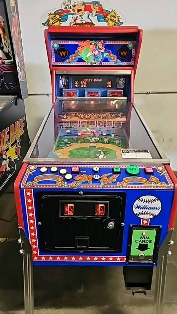 SLUGFEST WILLIAMS PITCH AND BAT ARCADE PINBALL MACHINE
