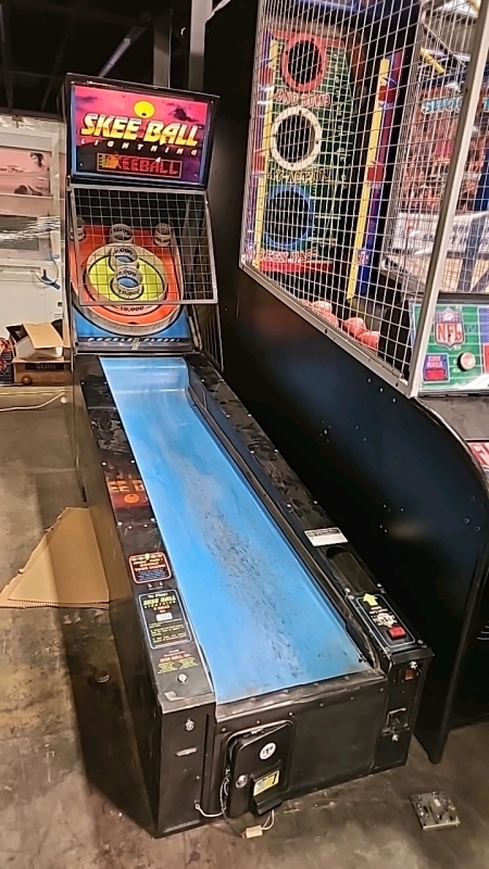 SKEEBALL LIGHTNING ALLEY ROLLER REDEMPTION GAME