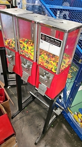 BULK VENDING 3 HEAD CANDY CAPSULE VENDING RACK