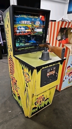 MIDWAY'S THE WILD KINGDOM RIFLE GALLERY E.M. ARCADE GAME