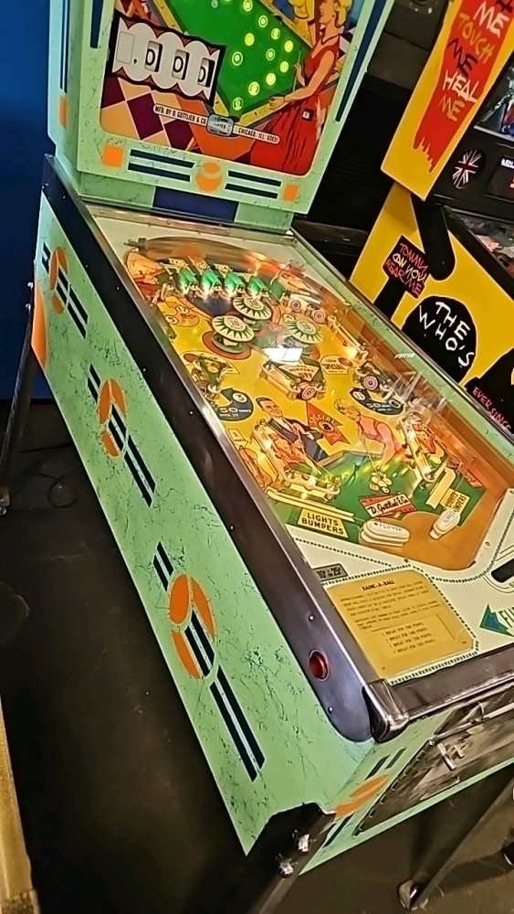 BANK-A-BALL WEDGE HEAD PINBALL MACHINE GOTTLIEB 1965