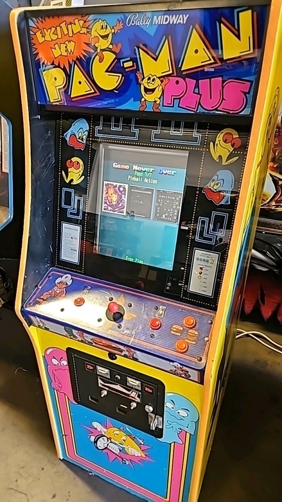 MULTICADE UPRIGHT 39 IN 1 CLASSIC ARCADE GAME W/ LCD MONITOR