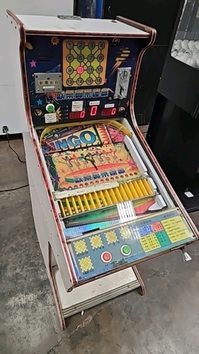 BINGO PLINKO PLUNGER FLIPPERLESS PINBALL STYLE ARCADE GAME