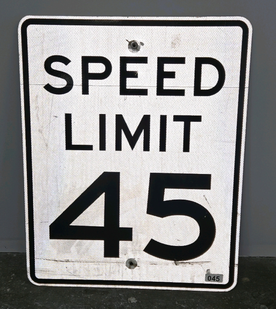 45 MPH SPEED LIMIT STREET SIGN