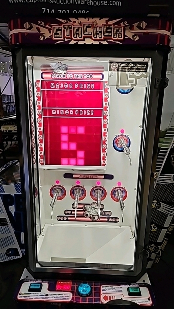 STACKER CLUB RED MINI PRIZE REDEMPTION GAME LAI GAMES