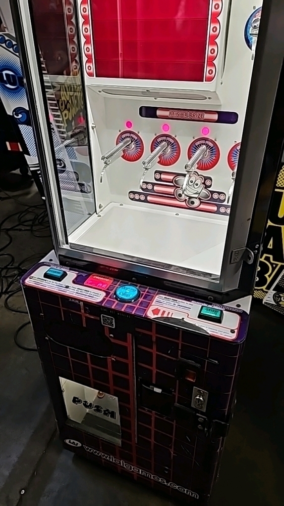 STACKER CLUB RED MINI PRIZE REDEMPTION GAME LAI GAMES
