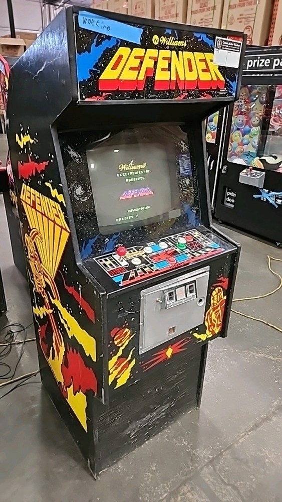 DEFENDER UPRIGHT CLASSIC ARCADE GAME WILLIAMS WORKING