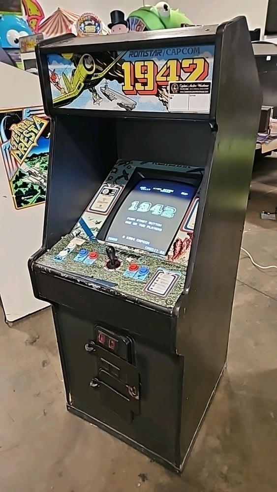 レトロ】CAPCOM 1942 アーケードテーブルゲーム筐体 | ヤマダウェブコム