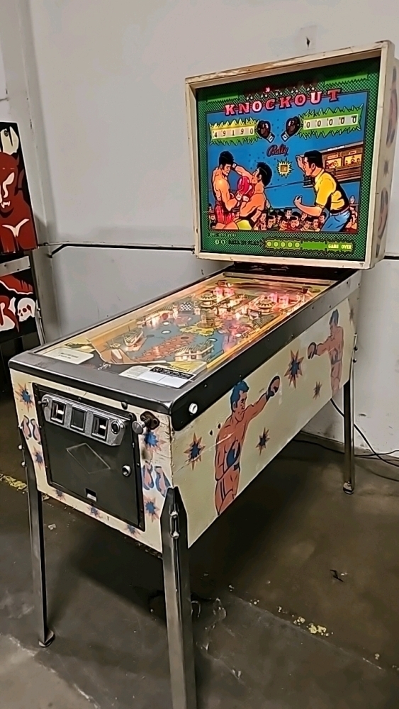 KNOCKOUT PINBALL MACHINE ELECTRO MECHANICAL BALLY 1975