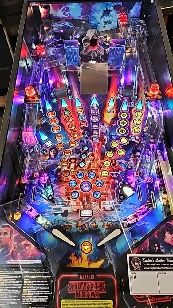 STRANGER THINGS PRO PINBALL MACHINE STERN 2019