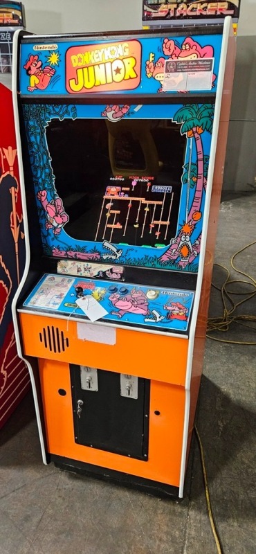 DONKEY KONG JR NINTENDO CAB ARCADE GAME W/ LCD