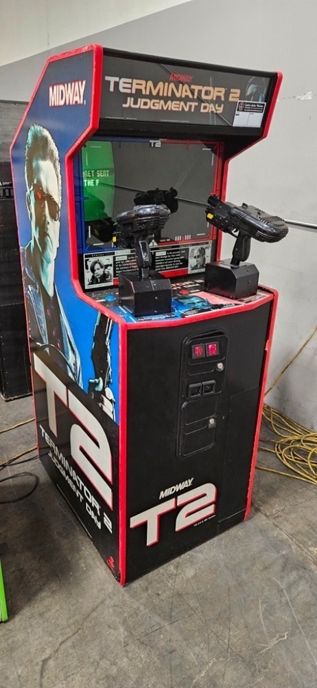 TERMINATOR 2 JUDGEMENT DAY UPRIGHT ARCADE GAME MIDWAY