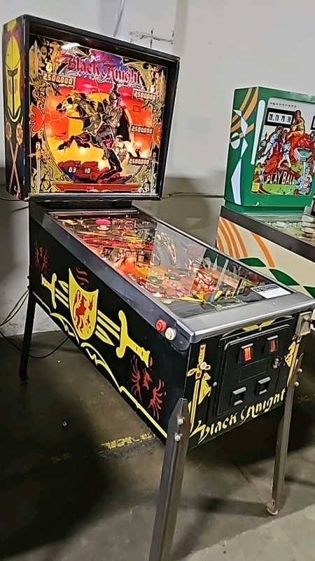 BLACK KNIGHT ORIGINAL PINBALL MACHINE WILLIAMS 1980