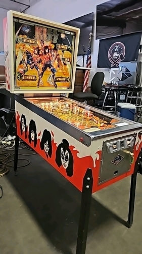 KISS ORIGINAL PINBALL MACHINE BALLY 1979