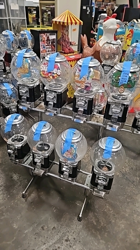 8 HEAD GLOBE STYLE GUMBALL CAPSULE VENDING RACK