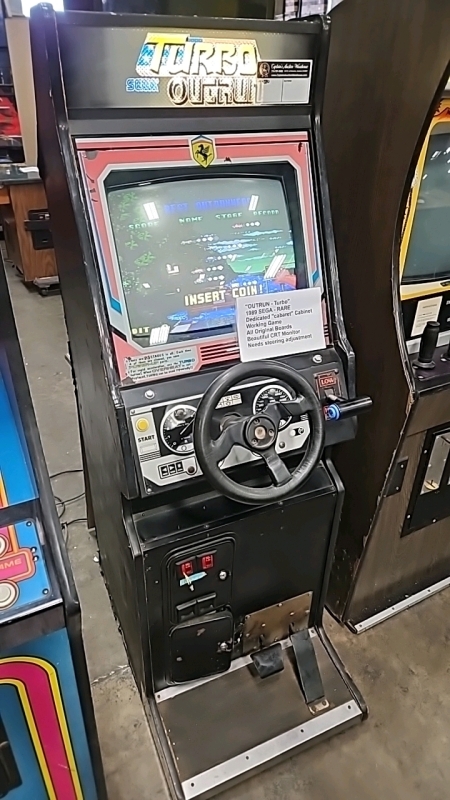 SEGA TURBO OUTRUN CLASSIC UPRIGHT ARCADE GAME