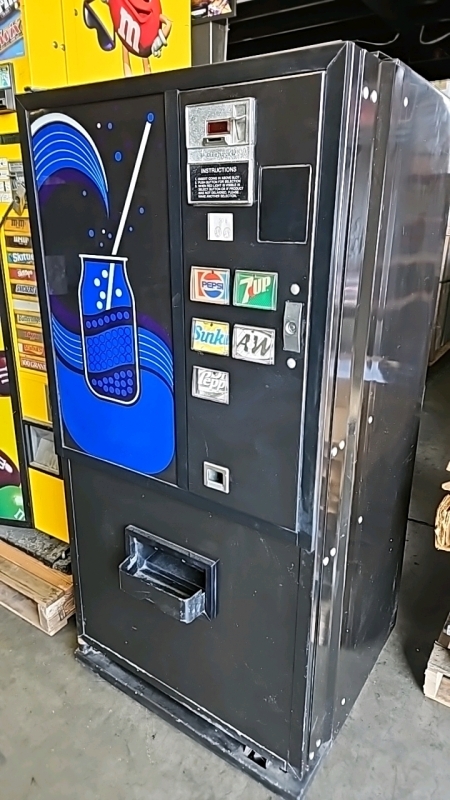 DNCB-180 DIXIE NARCO SODA CAN VENDING MACHINE WORKING