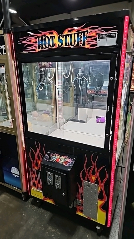 HOT STUFF PLUSH CLAW CRANE MACHINE