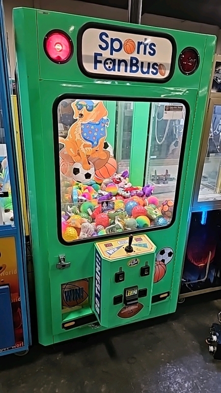 SPORTS FAN BUS PLUSH CLAW CRANE MACHINE