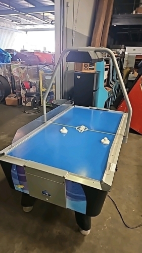 AIR HOCKEY DYNAMO TABLE W/ OVERHEAD SCORING