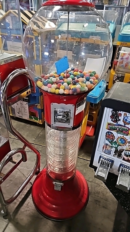 ROADRUNNER SPIRAL BUBBLE GUM VENDING MACHINE OK MFG