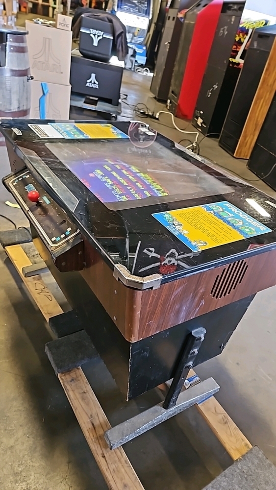 FROGGER CLASSIC SEGA COCKTAIL TABLE 19 CRT ARCADE GAME