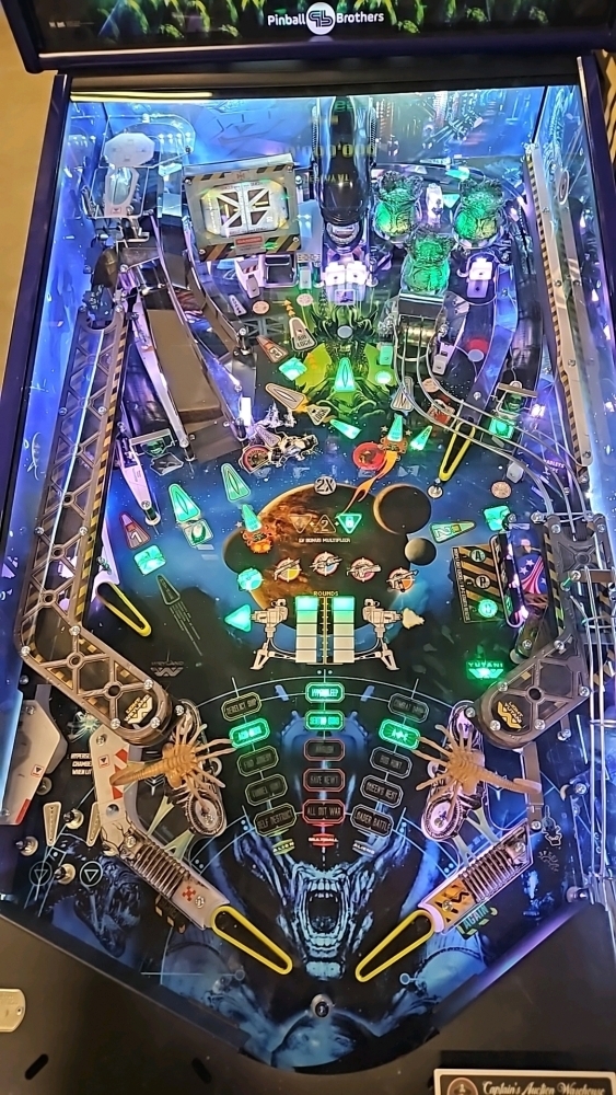 ALIEN LIMITED VERSION #0711 of 1000 PINBALL MACHINE by ALIEN LIMITED VERSION #0711 of 1000 PINBALL MACHINE by