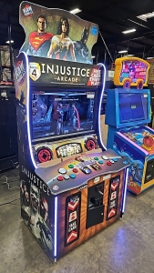 INJUSTICE DC SUPER HEROES RAW THRILLS ARCADE GAME W/ 4 BOXES OF CARDS