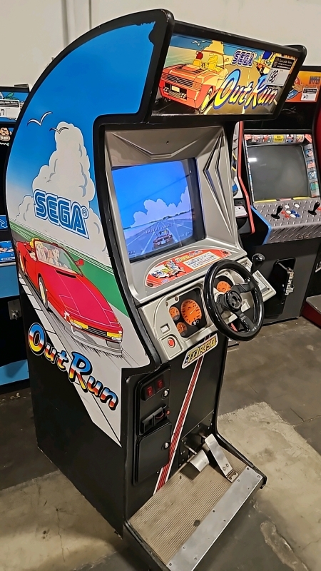 OUTRUN SEGA UPRIGHT CLASSIC ARCADE GAME SEGA TURBO PROTO CAB?