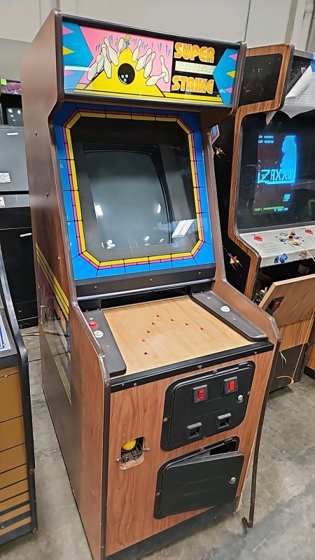 SUPER STRIKE BOWLING UPRIGHT by STERN ELECTRONICS 1990