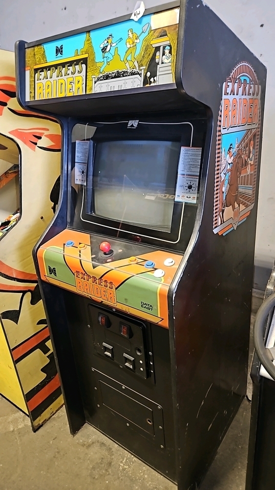 EXPRESS RAIDER UPRIGHT ARCADE GAME DATA EAST 1986