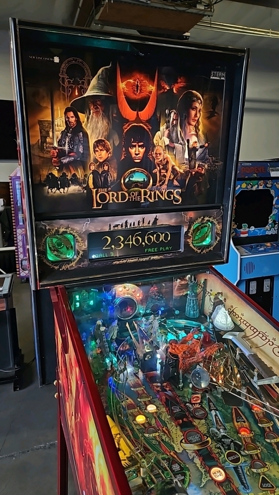 THE LORD OF THE RINGS PINBALL MACHINE **SPECIAL CUSTOM** L@@K!!!