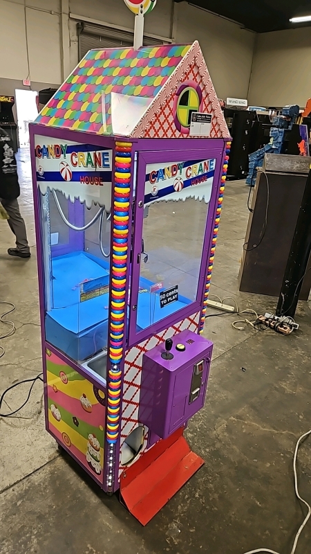 CANDY CRANE HOUSE by SMART SHOVEL CRANE MACHINE DD