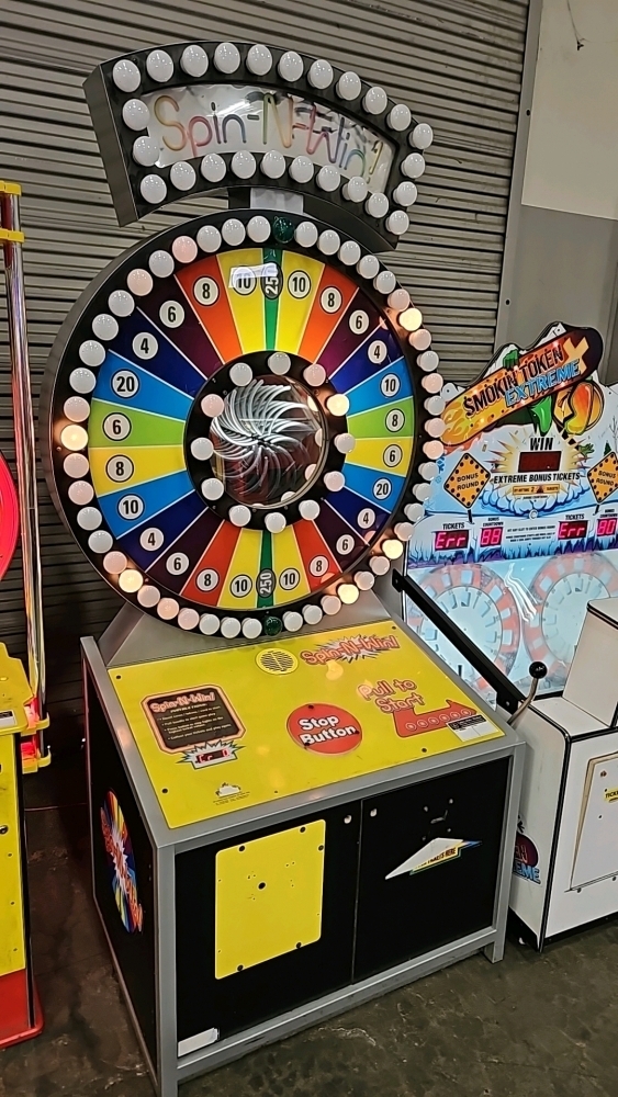 SPIN-N-WIN TICKET REDEMPTION GAME SKEEBALL INC.