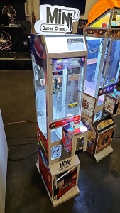 MINI MICRO RED ALIEN CLAW CRANE MACHINE