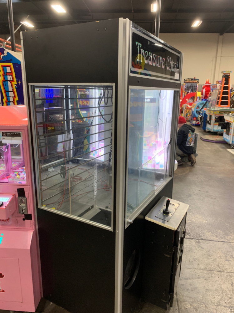TREASURE CHEST PLUSH CLAW CRANE MACHINE