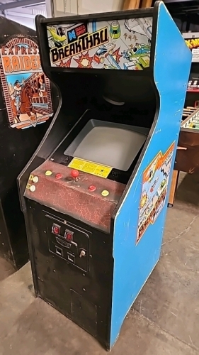BREAK THRU UPRIGHT CLASSIC ARCADE GAME