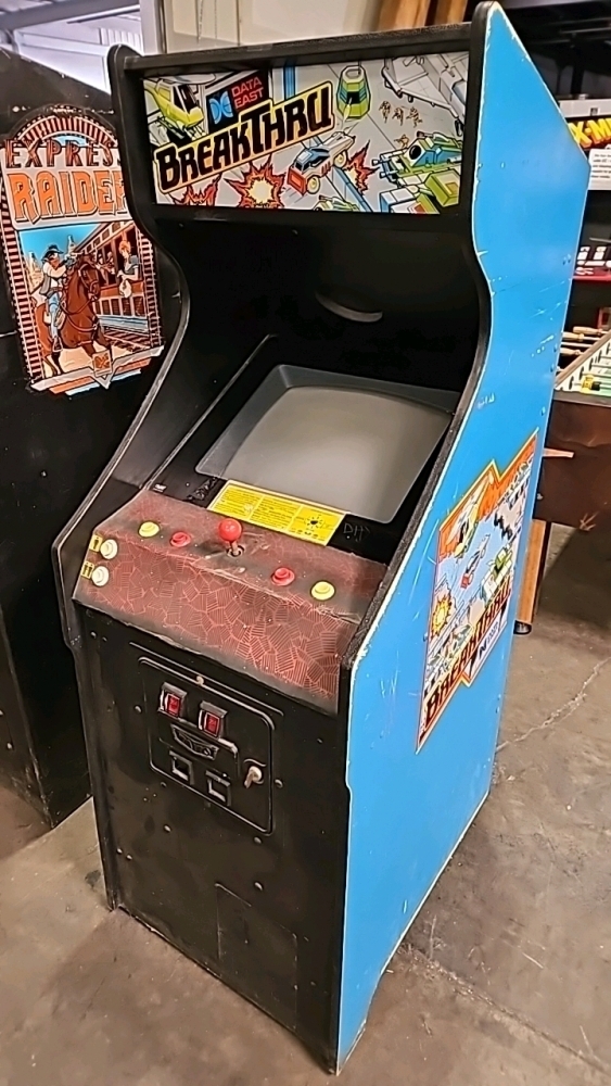 BREAK THRU UPRIGHT CLASSIC ARCADE GAME