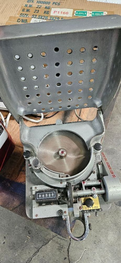1 LOT- COIN COUNTER MACHINE TABLE TOP