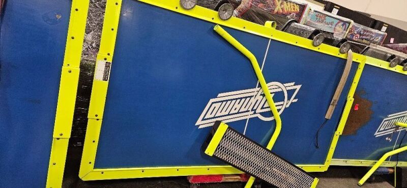 AIR HOCKEY DYNAMO HOT FLASH W/ OVERHEAD SCORING