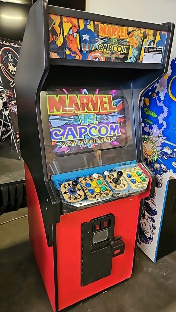 MARVEL VS CAPCOM CLASH OF THE SUPER HEROES UPRIGHT 25 ARCADE GAME
