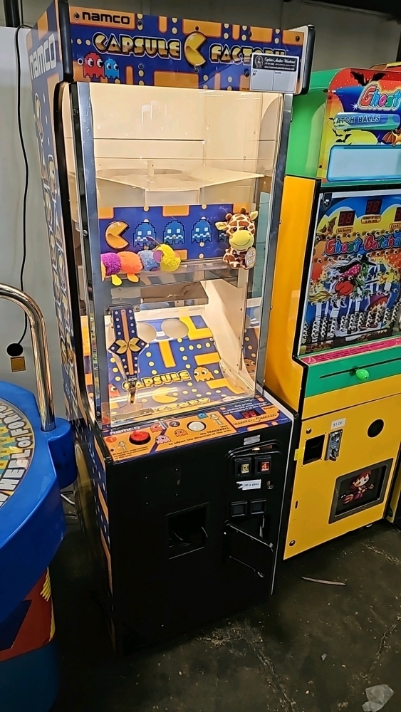 CAPSULE FACTORY 4 CAPSULE PRIZE VENDING GAME NAMCO
