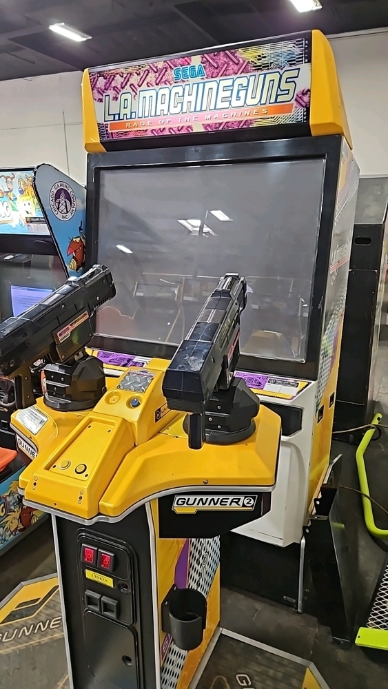 L.A. MACHINE GUNS DELUXE 50 ACTION ARCADE GAME SEGA